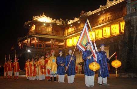 Royal life simulated at Hue Imperial Night - ảnh 1